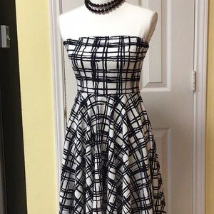 FUN BLK & WHITE STRAPLESS MIDI DRESS S
